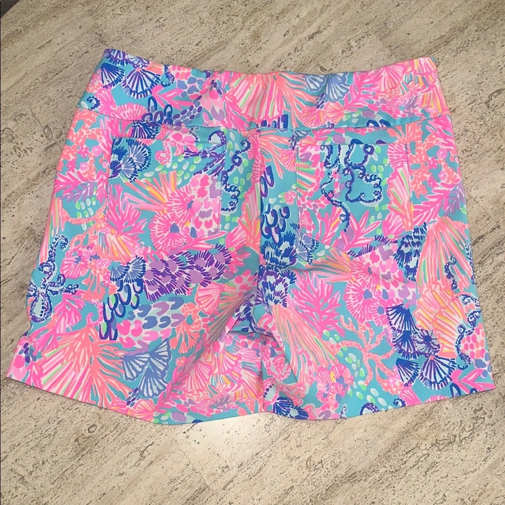 Lilly Pulitzer Nakia Luxletic Shorts in Signature Colorful Print UPF+50 Size 8 - Picture 4 of 15
